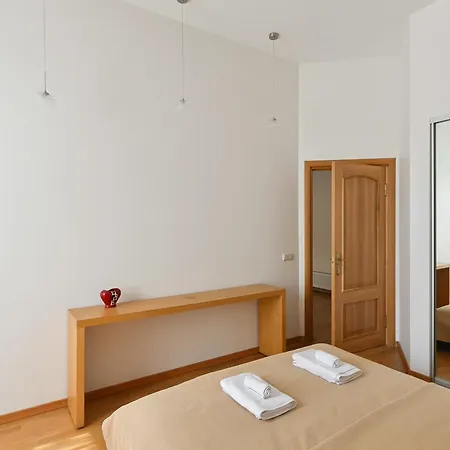 Spacious 82m2 Elegant Flat In The Heart Of