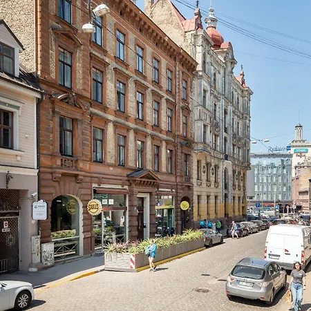Spacious 82m2 Elegant Flat In The Heart Of Apartment *